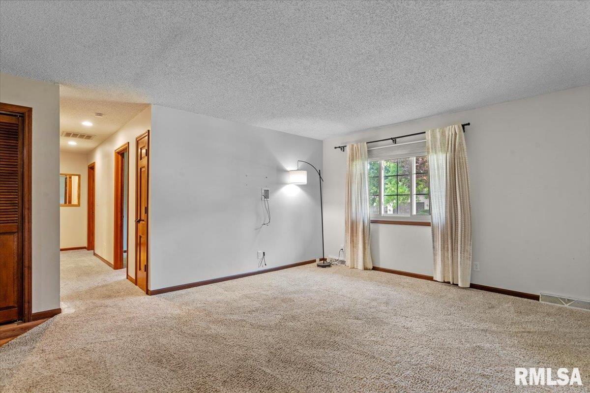 2605 Cardifs Avenue Springfield, IL 62704 - Photo 6 of 37