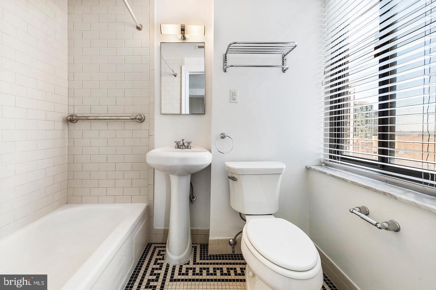 222 West Rittenhouse Square, Unit 404 Philadelphia, PA 19103 - Photo 6 of 19