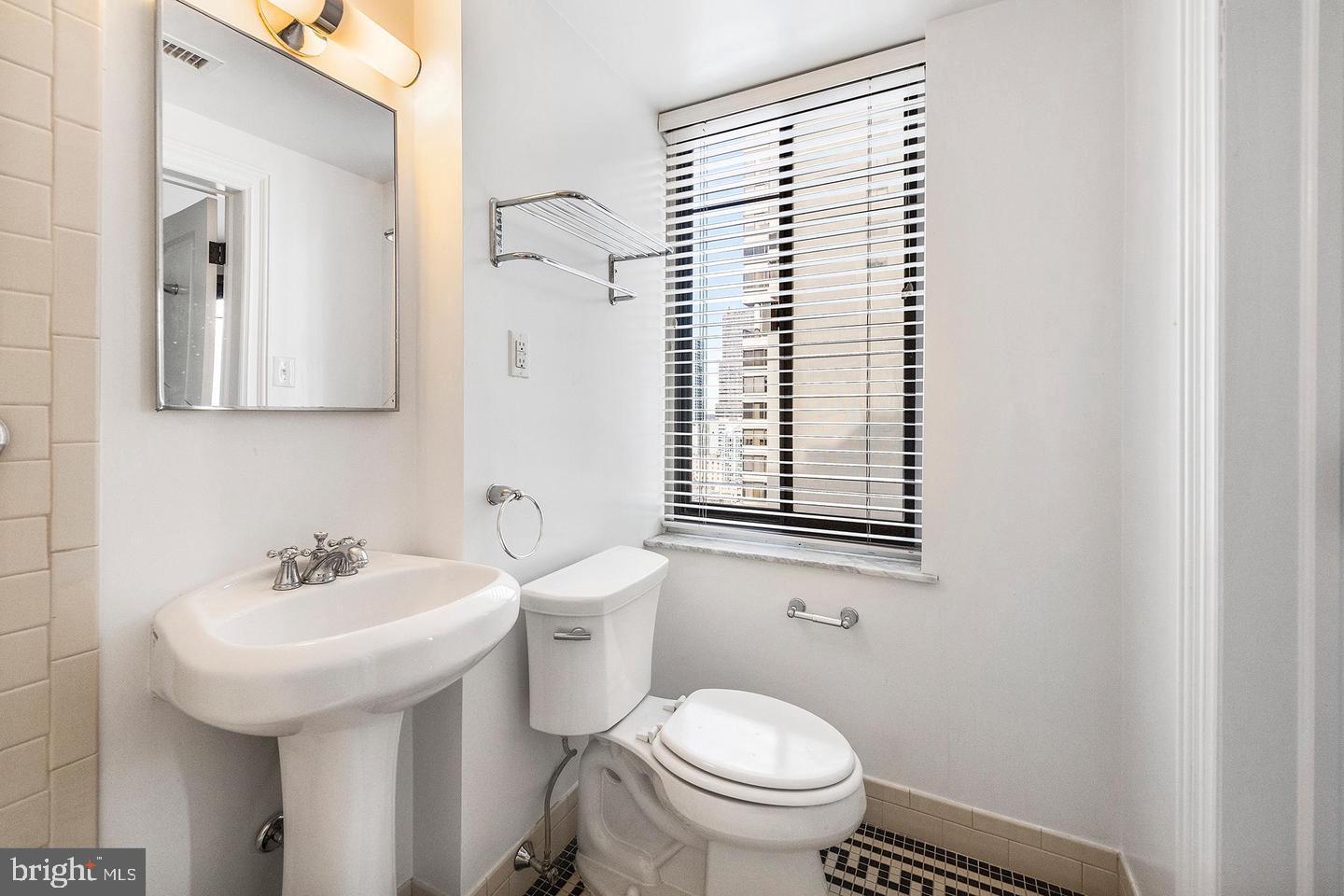 222 West Rittenhouse Square, Unit 404 Philadelphia, PA 19103 - Photo 7 of 19