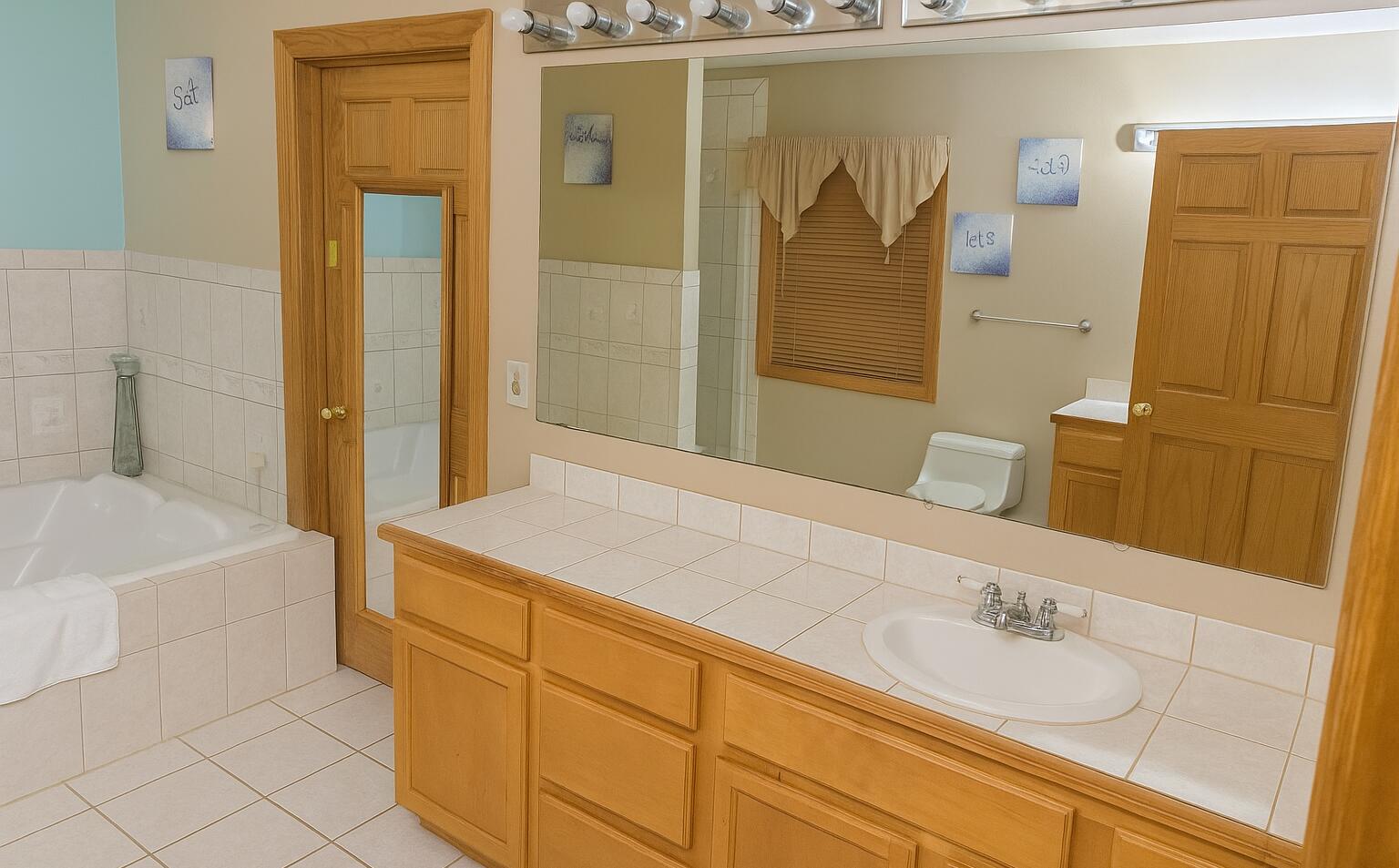 503 North 29th Street Milwaukee, WI 53208 - Photo 12 of 21 Master Bathroom