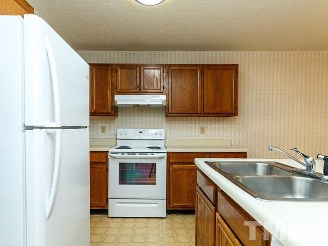204 Broad Leaf Circle, Unit 204 Raleigh, NC 27613 - Photo 17 of 30
