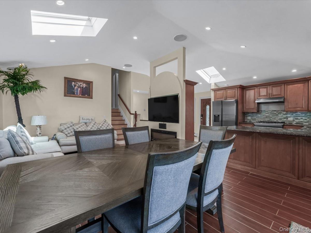 73 East Beach Promenade Lindenhurst, NY 11757 - Photo 11 of 37
