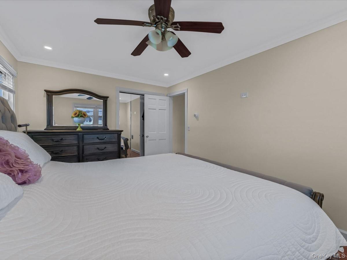 73 East Beach Promenade Lindenhurst, NY 11757 - Photo 15 of 37