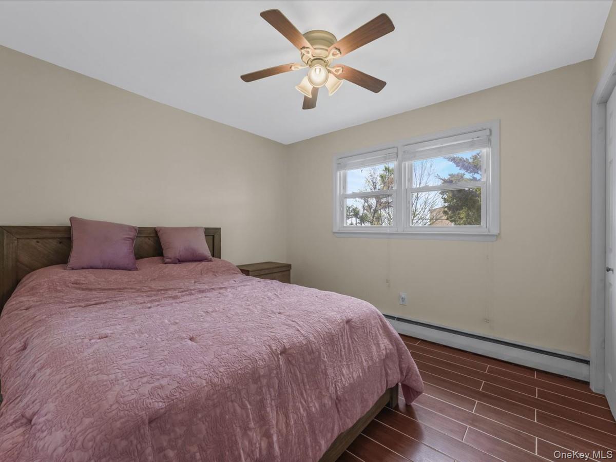 73 East Beach Promenade Lindenhurst, NY 11757 - Photo 17 of 37