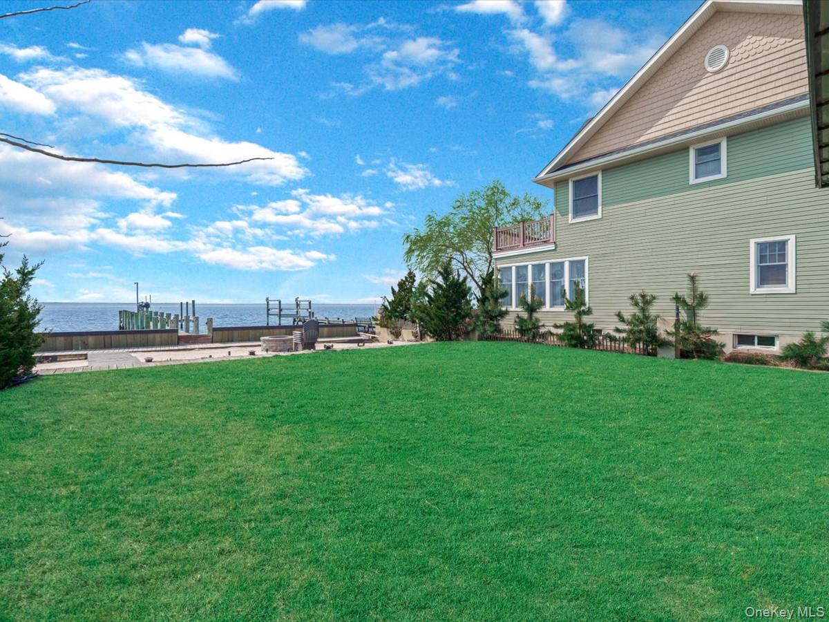 73 East Beach Promenade Lindenhurst, NY 11757 - Photo 24 of 37