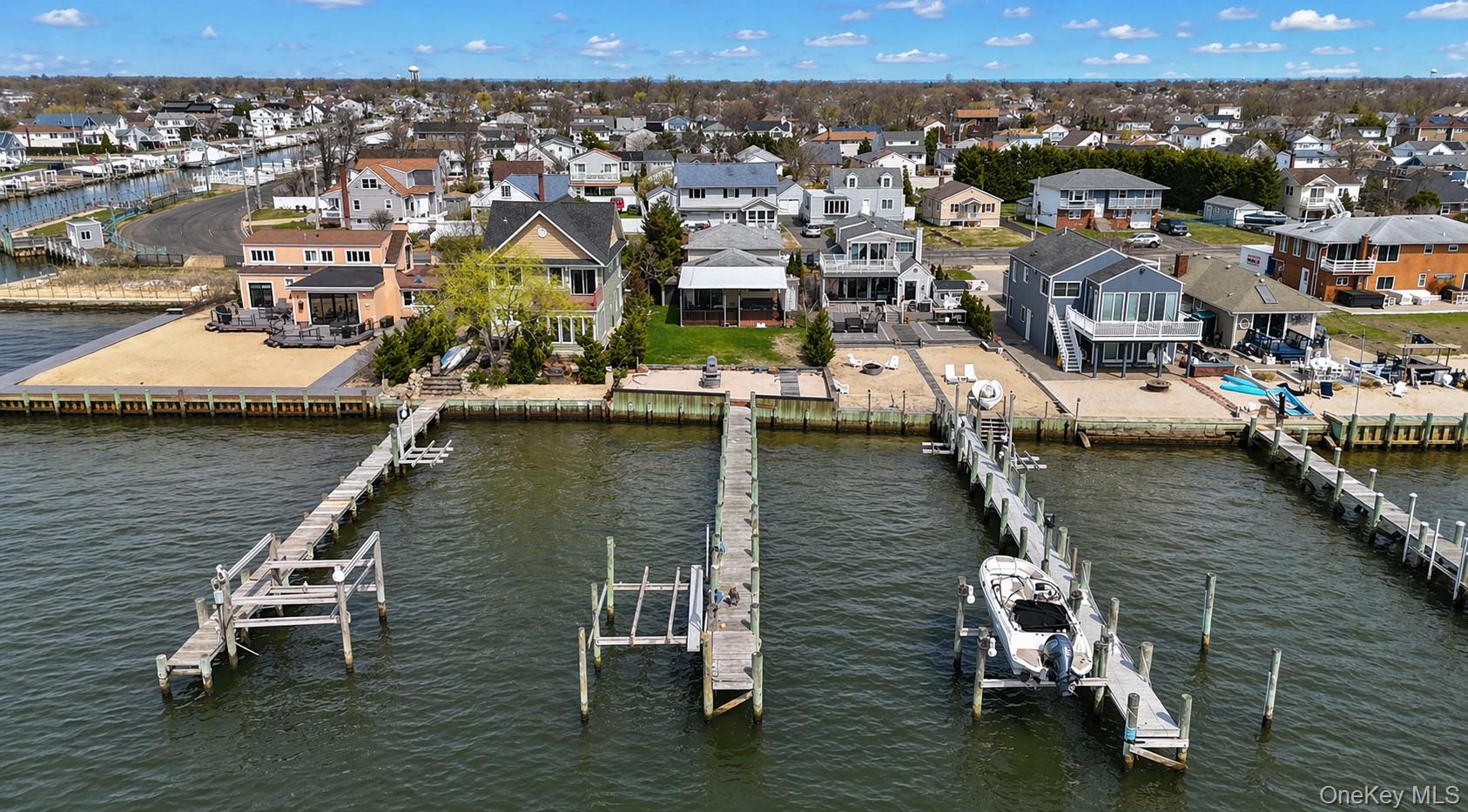 73 East Beach Promenade Lindenhurst, NY 11757 - Photo 34 of 37