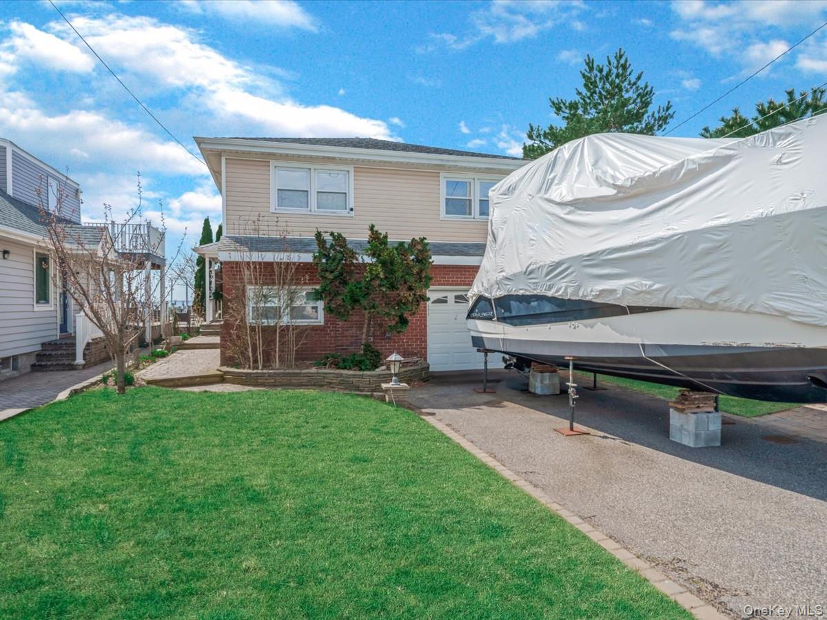 73 East Beach Promenade Lindenhurst, NY 11757 - Photo 4 of 37