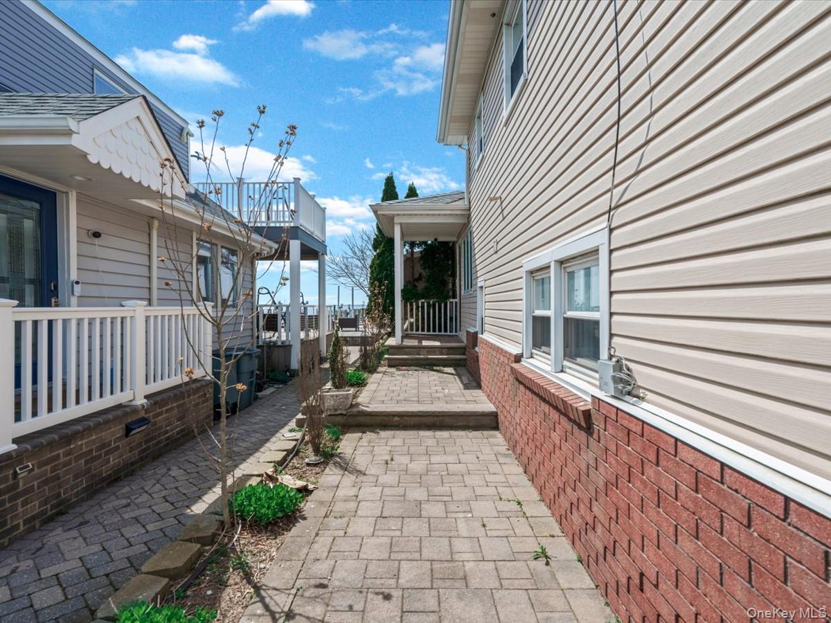 73 East Beach Promenade Lindenhurst, NY 11757 - Photo 5 of 37