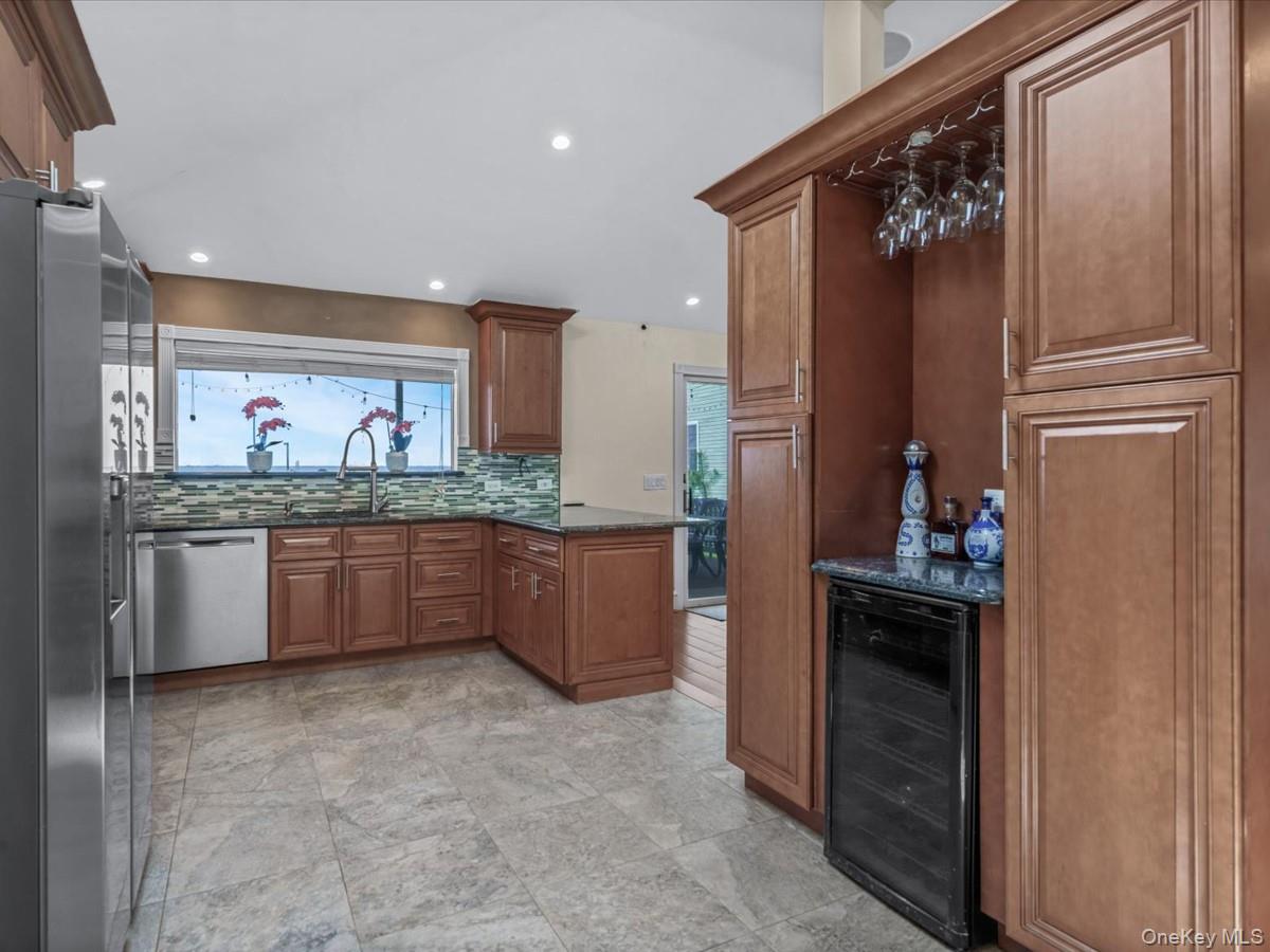 73 East Beach Promenade Lindenhurst, NY 11757 - Photo 6 of 37