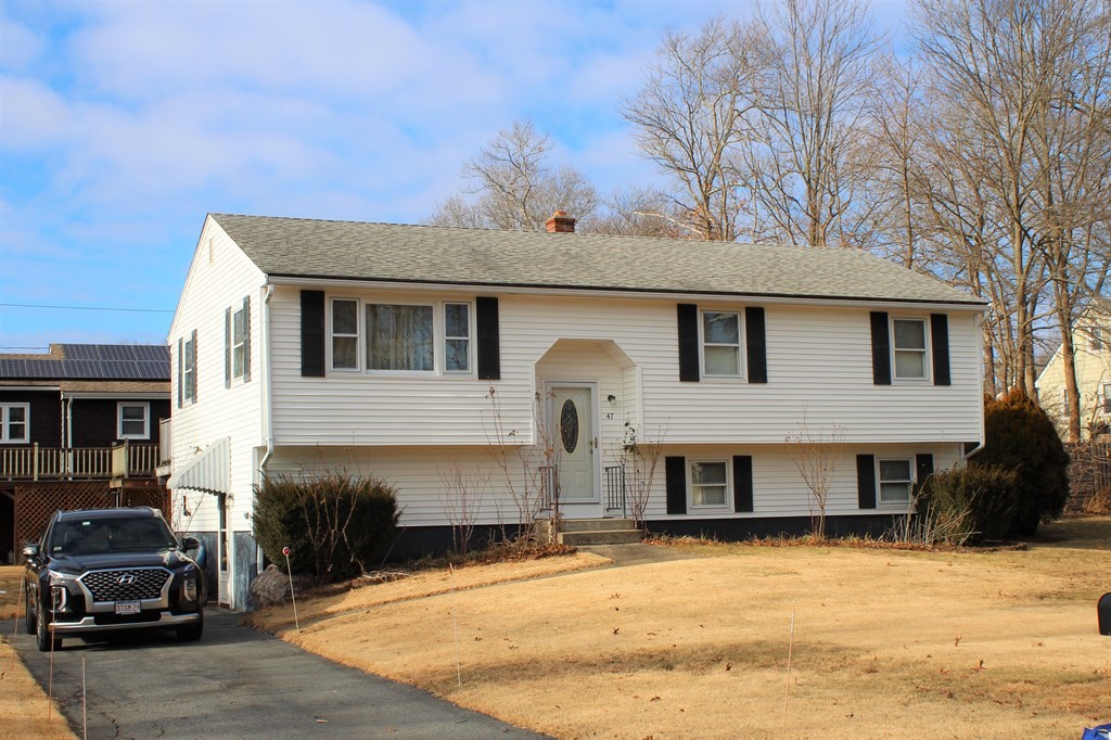 47 Evergreen Road Attleboro, MA 02703 - Photo 3 of 20 Gallery Image 3