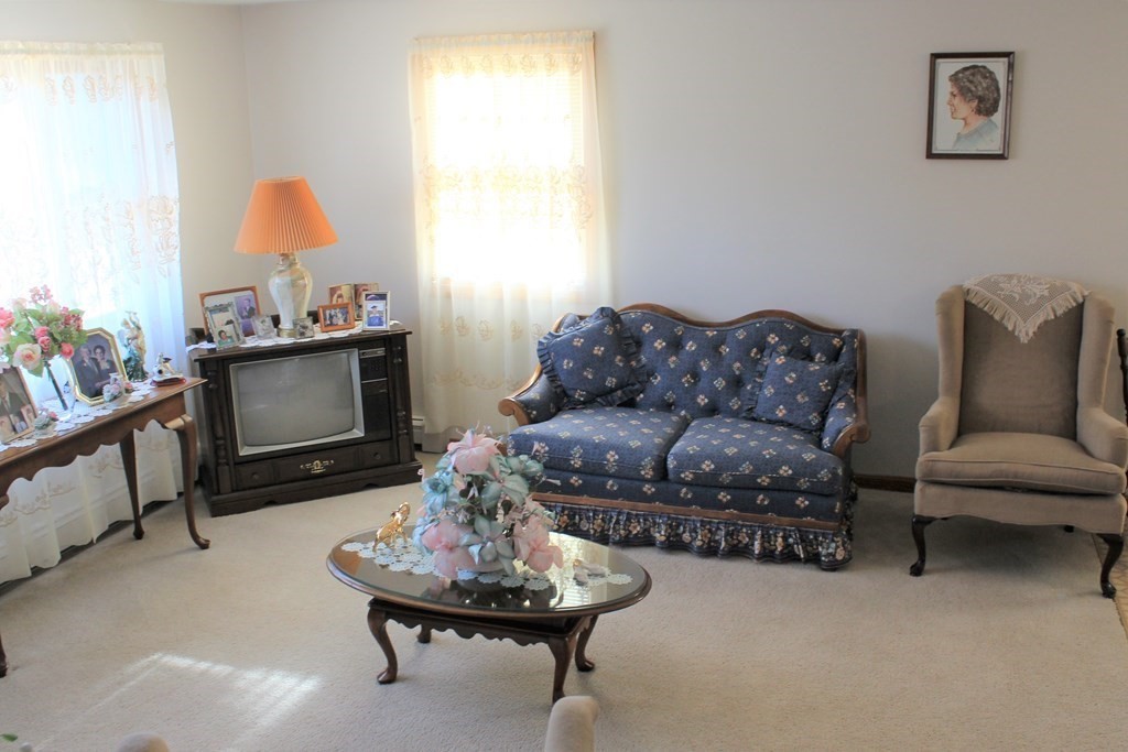 47 Evergreen Road Attleboro, MA 02703 - Photo 5 of 20 Gallery Image 5