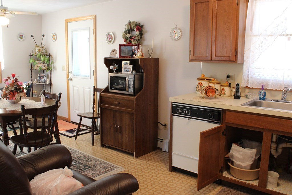 47 Evergreen Road Attleboro, MA 02703 - Photo 8 of 20 Gallery Image 8