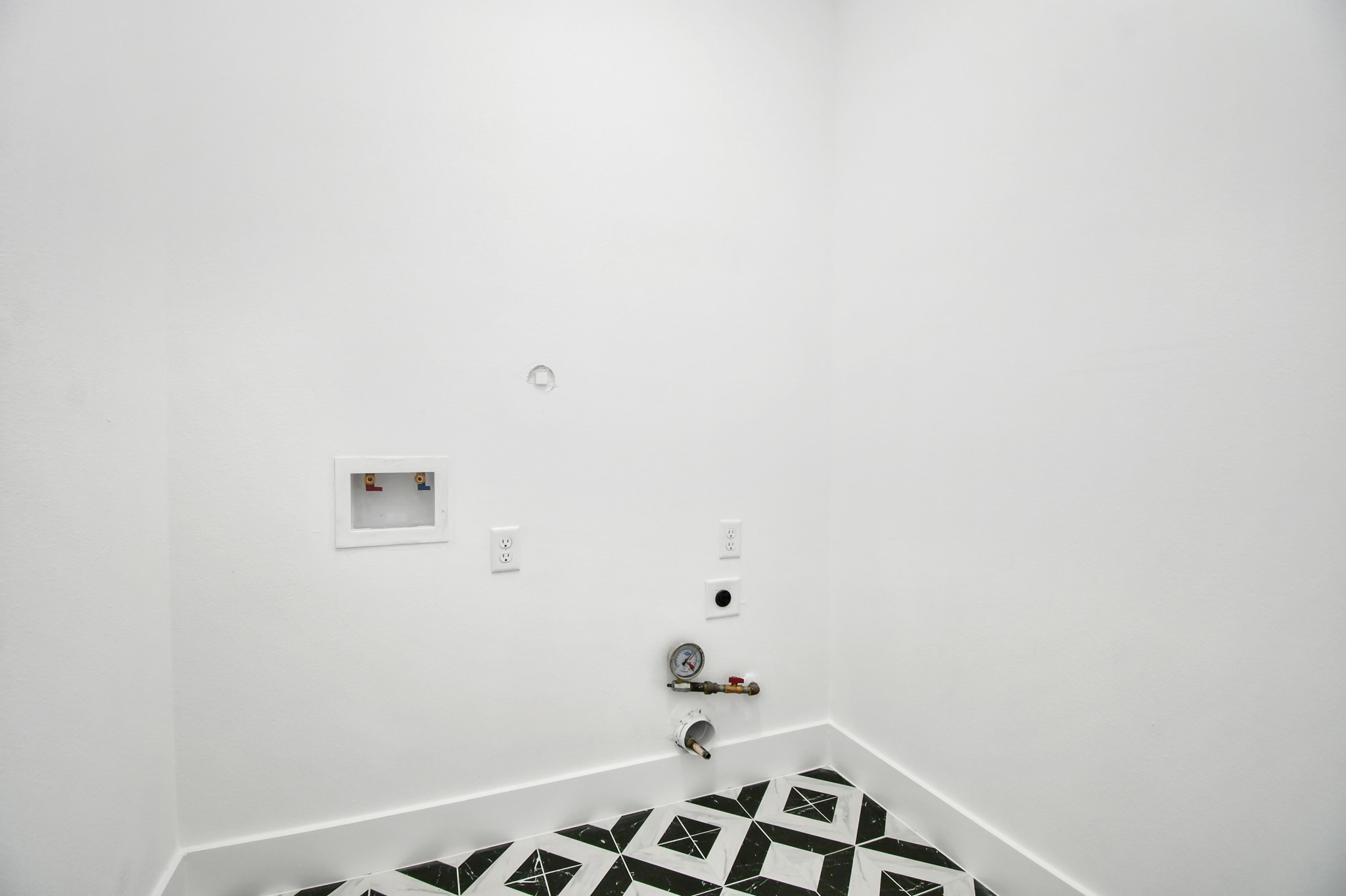 8109 Hamlet Street Houston, TX 77078 - Photo 16 of 50 a view of utility room