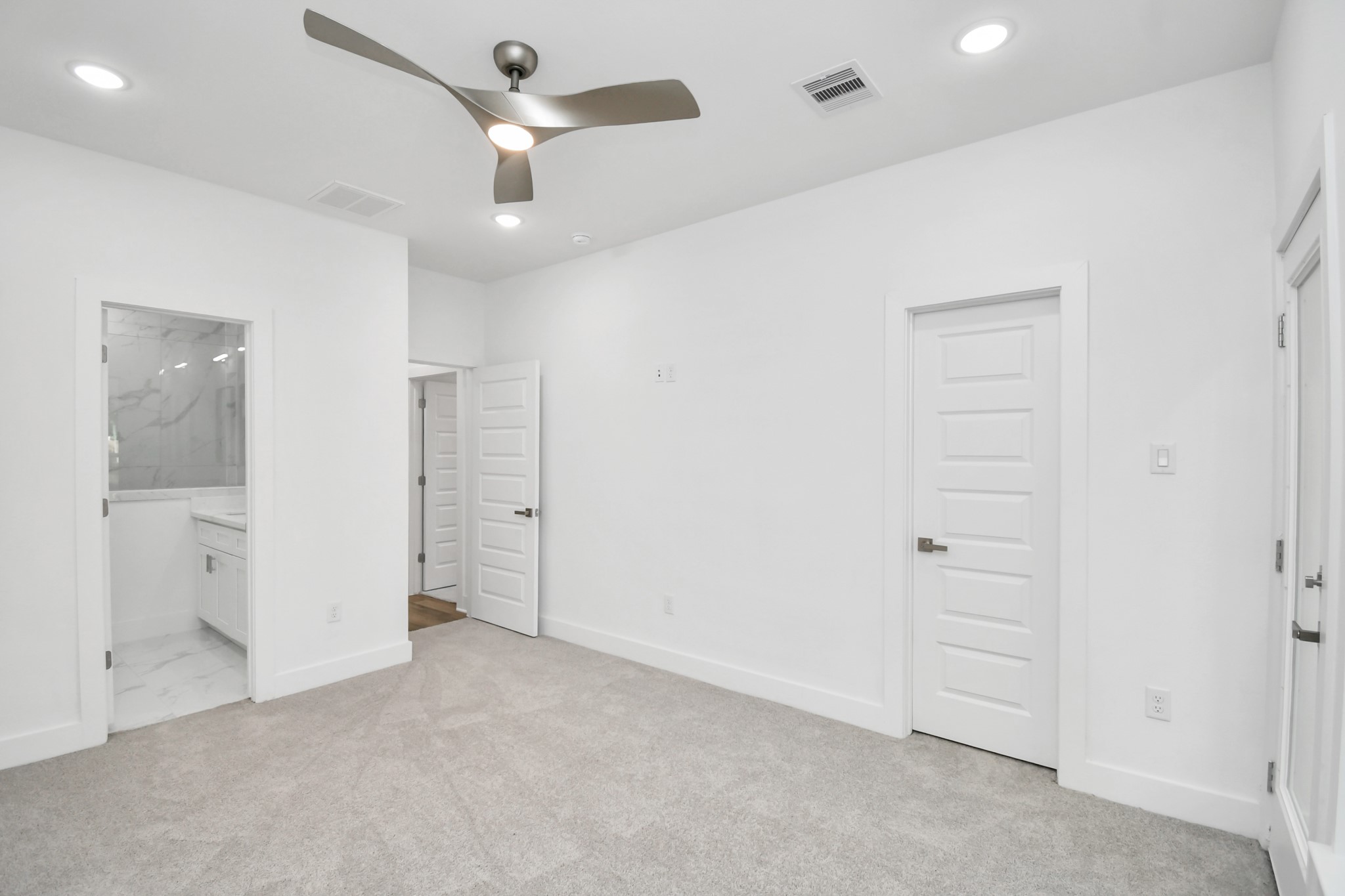 8109 Hamlet Street Houston, TX 77078 - Photo 24 of 50 an empty room with closet and a chandelier fan