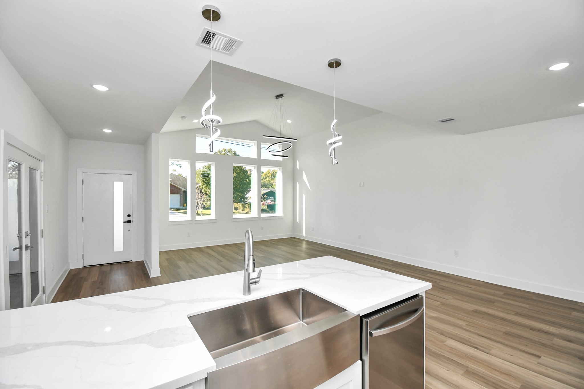 8109 Hamlet Street Houston, TX 77078 - Photo 39 of 50 a large kitchen with kitchen island a sink dishwasher a stove and a large window with wooden floor