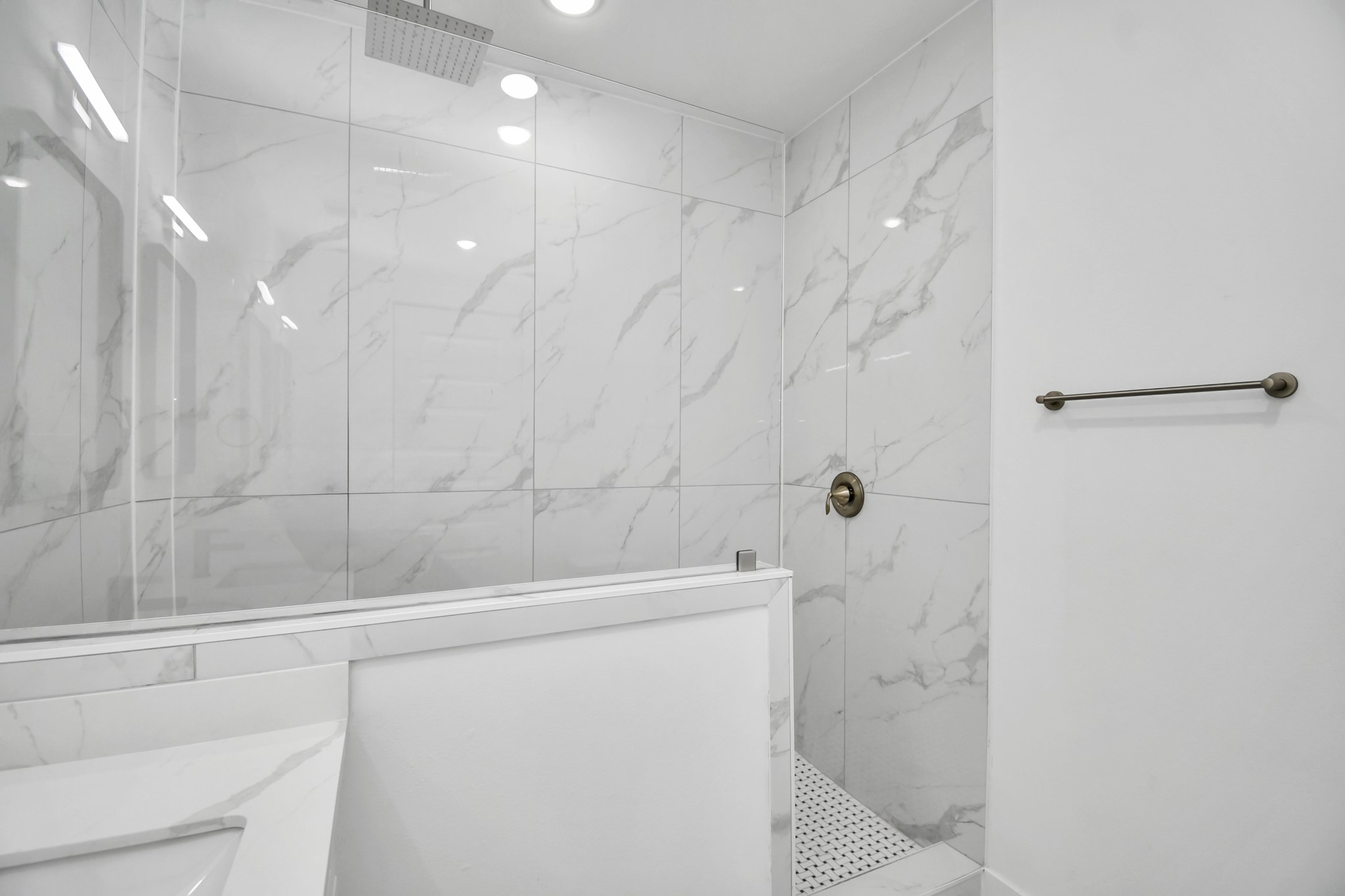 8109 Hamlet Street Houston, TX 77078 - Photo 49 of 50 a bathroom with a shower