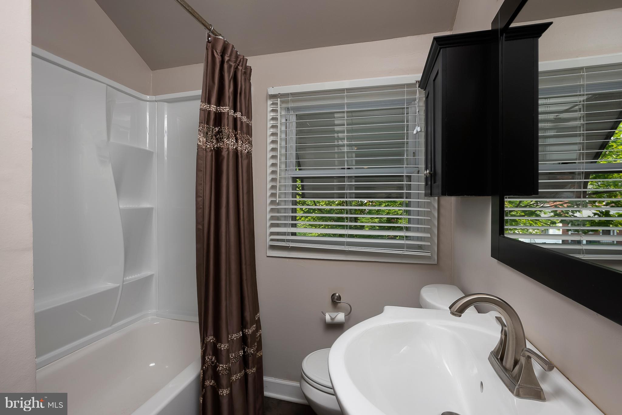 2721 Moorgate Road Baltimore, MD 21222 - Photo 13 of 26 Bath