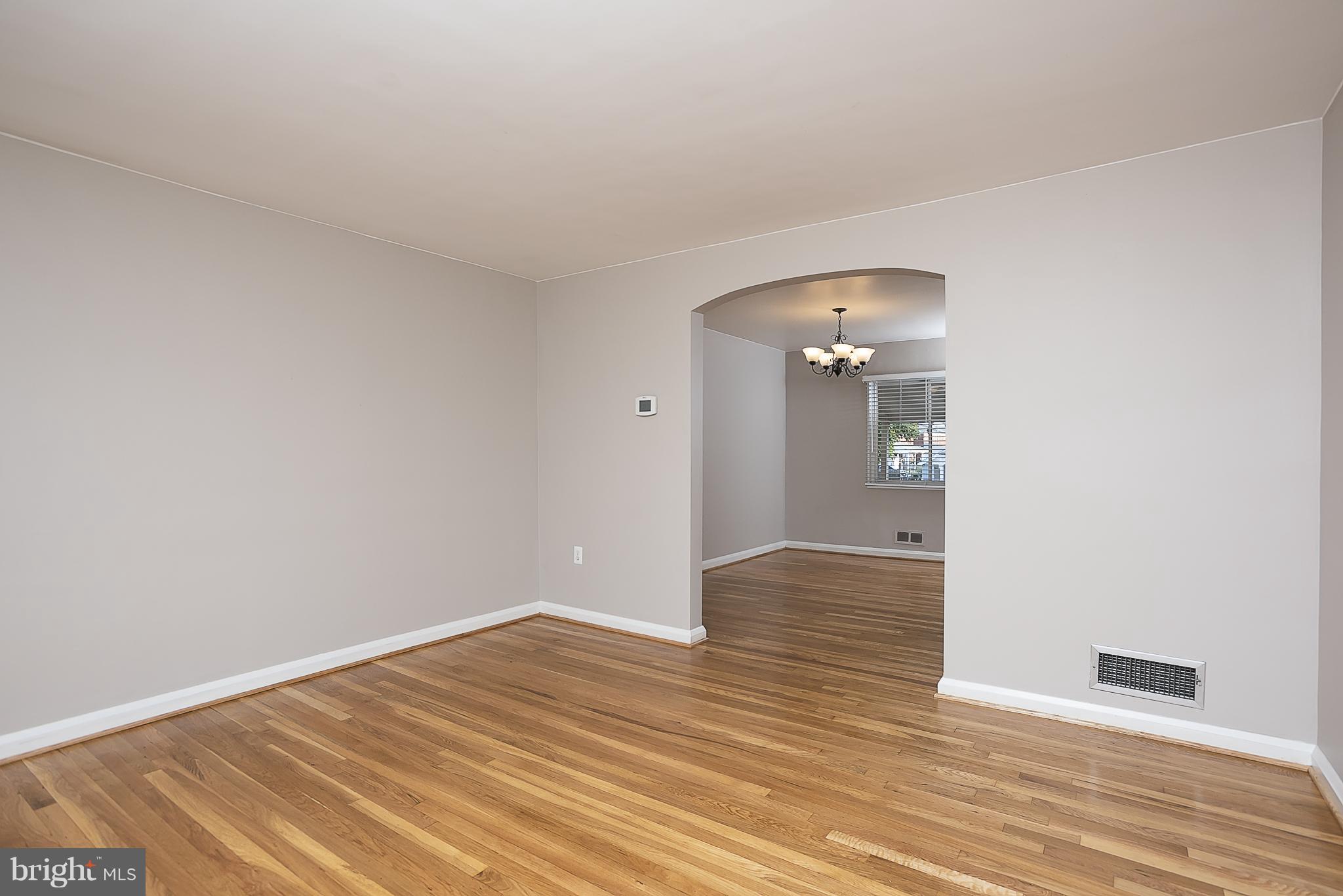 2721 Moorgate Road Baltimore, MD 21222 - Photo 3 of 26 Living Room