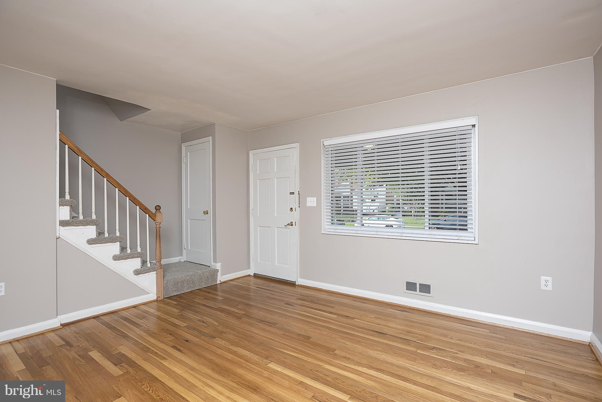 2721 Moorgate Road Baltimore, MD 21222 - Photo 4 of 26 Living Room