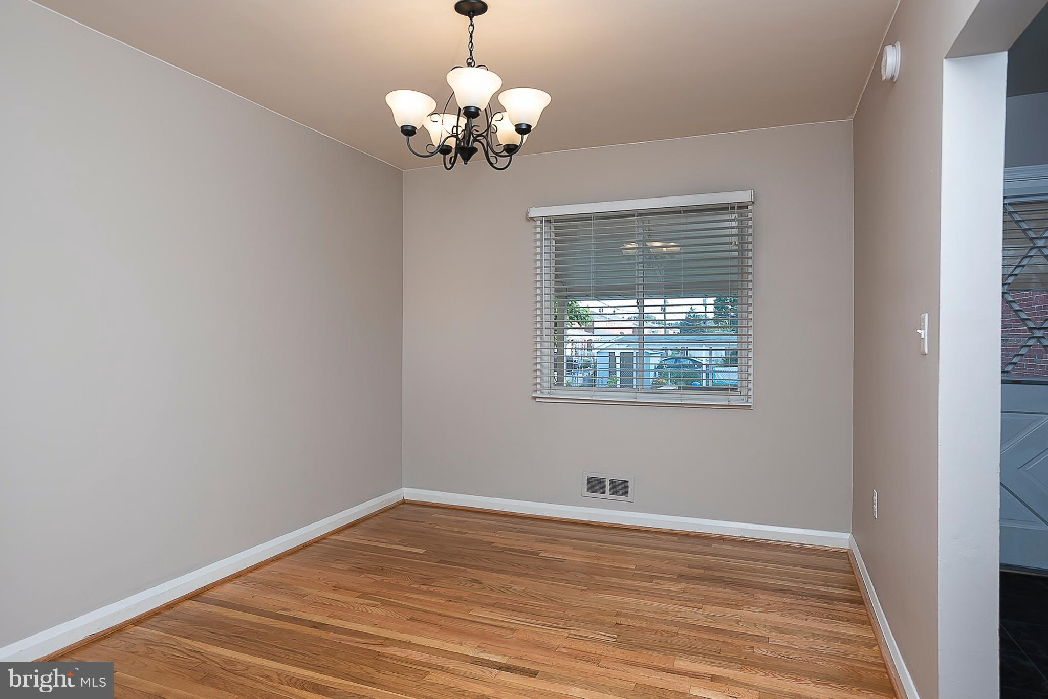 2721 Moorgate Road Baltimore, MD 21222 - Photo 6 of 26 Dining Room