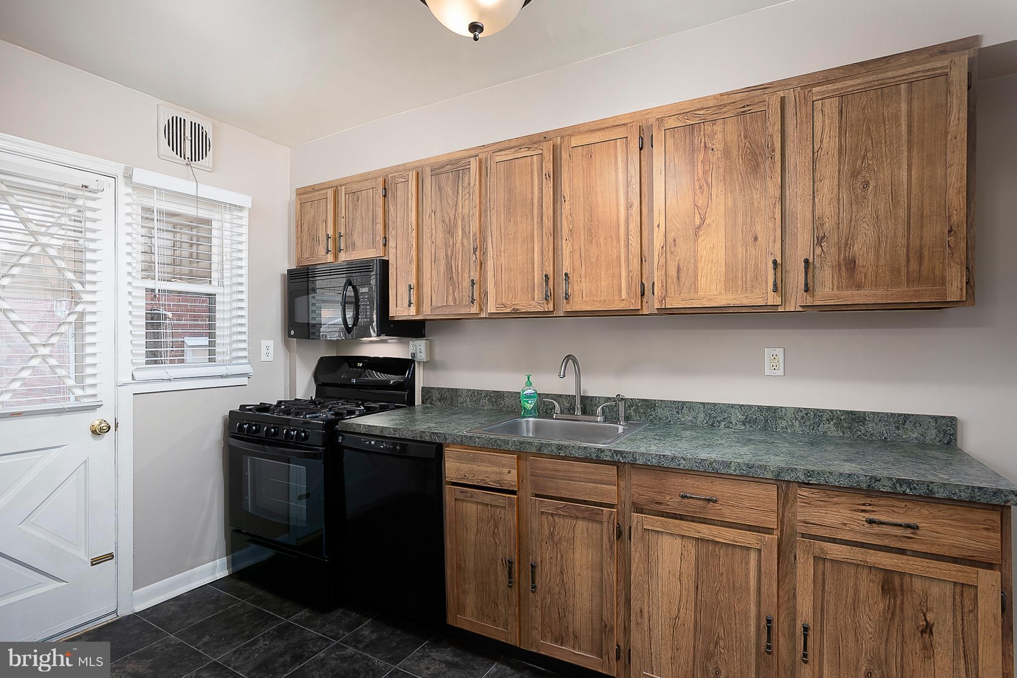 2721 Moorgate Road Baltimore, MD 21222 - Photo 9 of 26 Kitchen