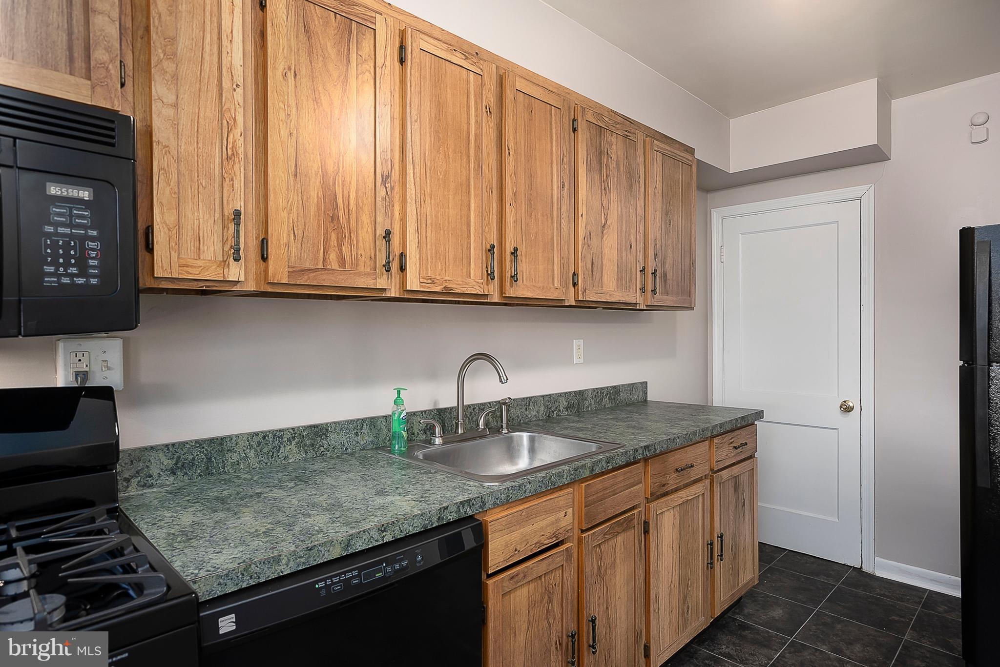 2721 Moorgate Road Baltimore, MD 21222 - Photo 10 of 26 Kitchen