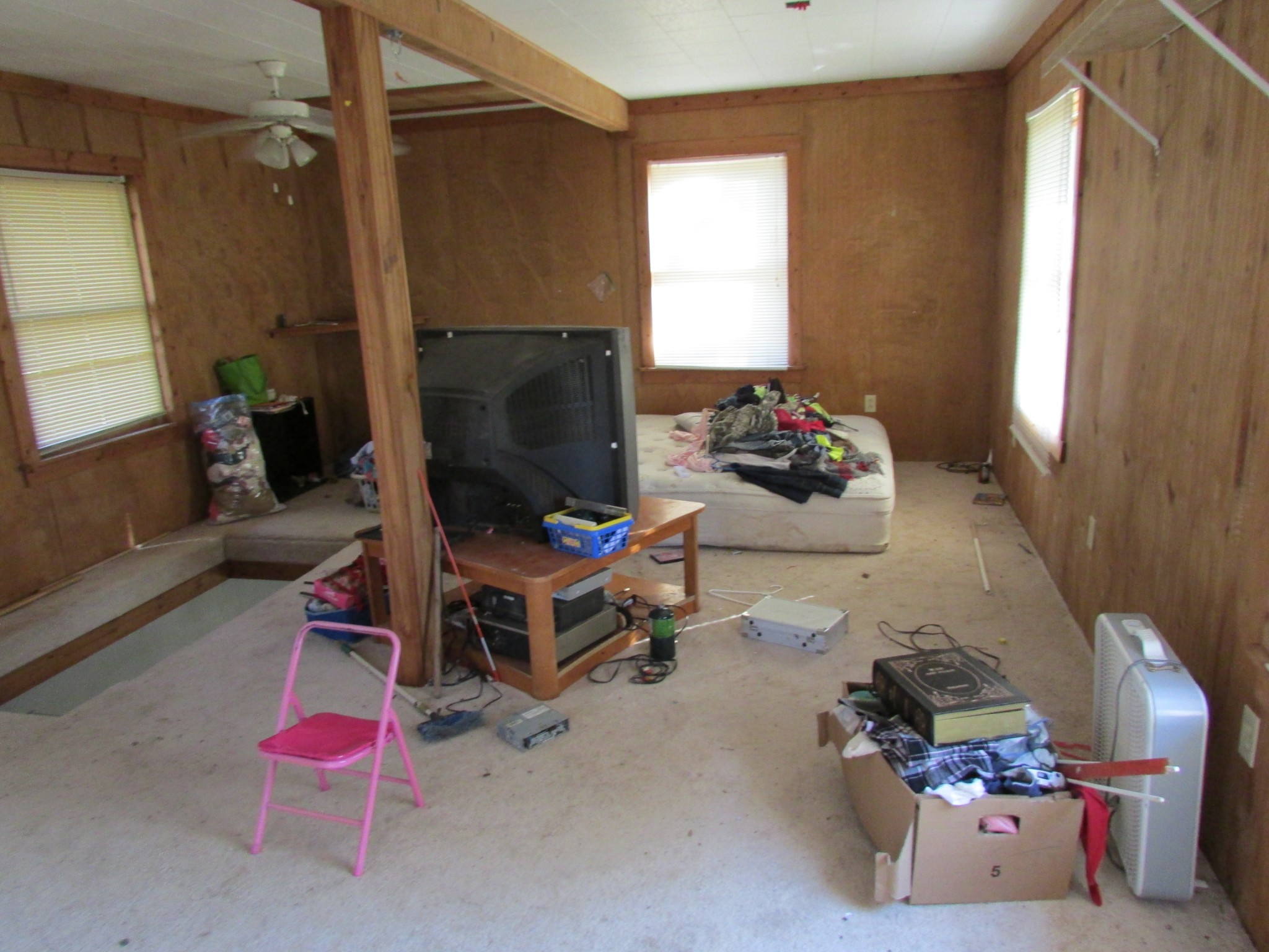 111 Howard Carr Road Manchester, TN 37355 - Photo 17 of 21 a room with furniture and a window