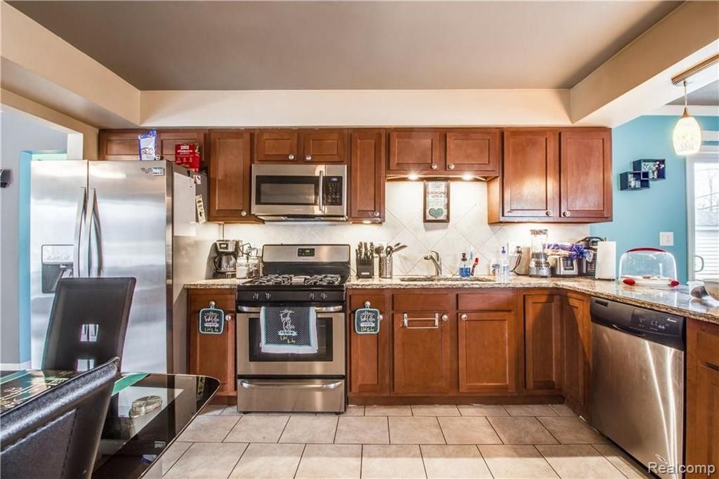 18367 East 13 Mile Road Fraser, MI 48026 - Photo 12 of 41