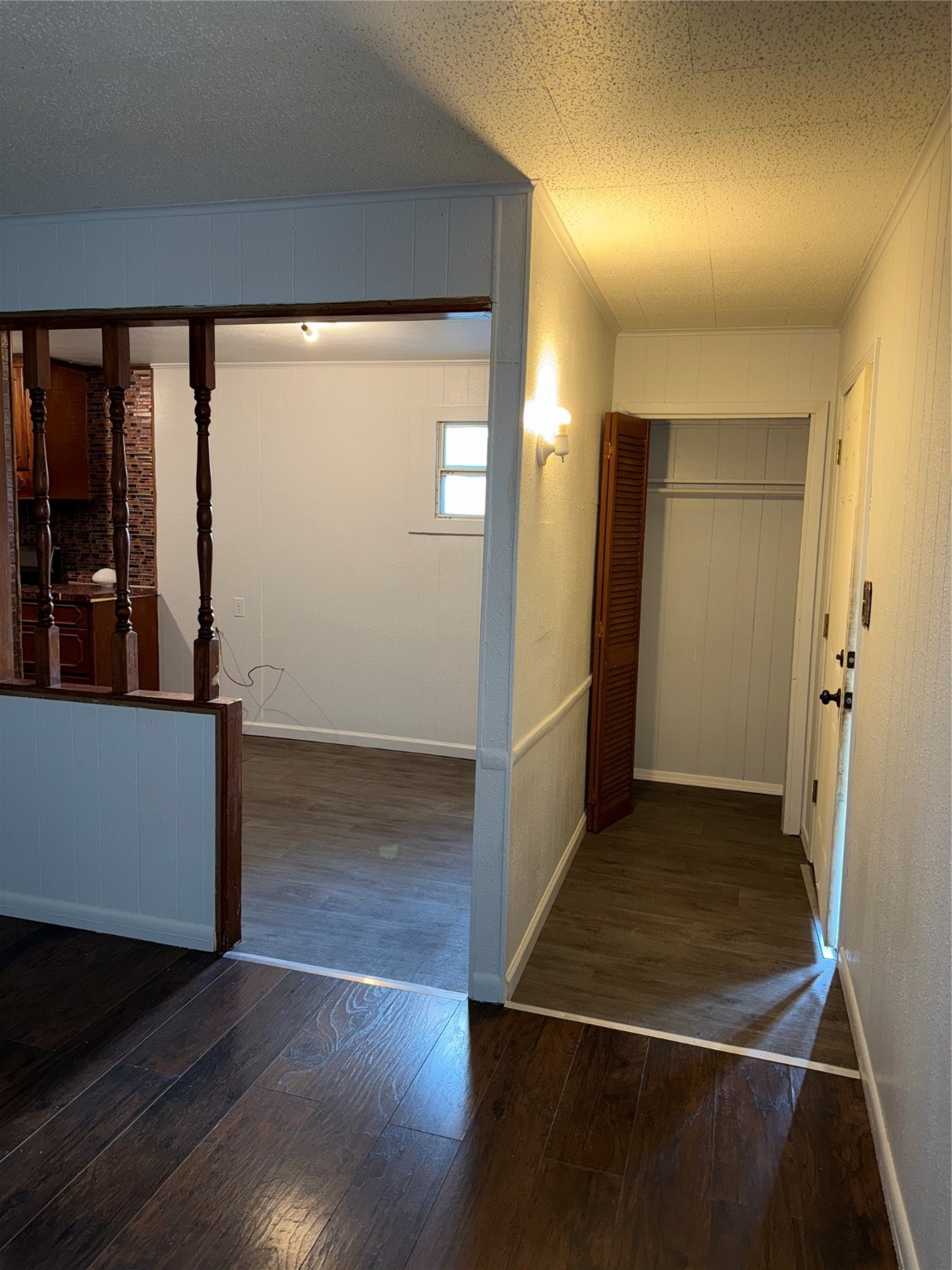 5335 Landry Lane Beaumont, TX 77708 - Photo 2 of 22 ENTRY VIEW OFF LIVING AREA & VIEW OF KITCHEN NOOK.