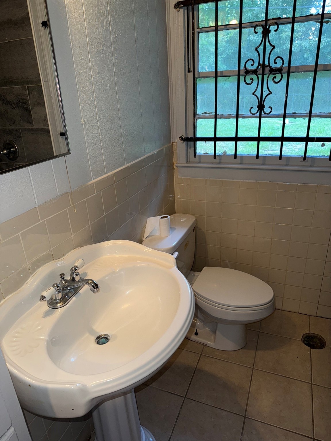 5335 Landry Lane Beaumont, TX 77708 - Photo 10 of 22 MODEST BATHROOM