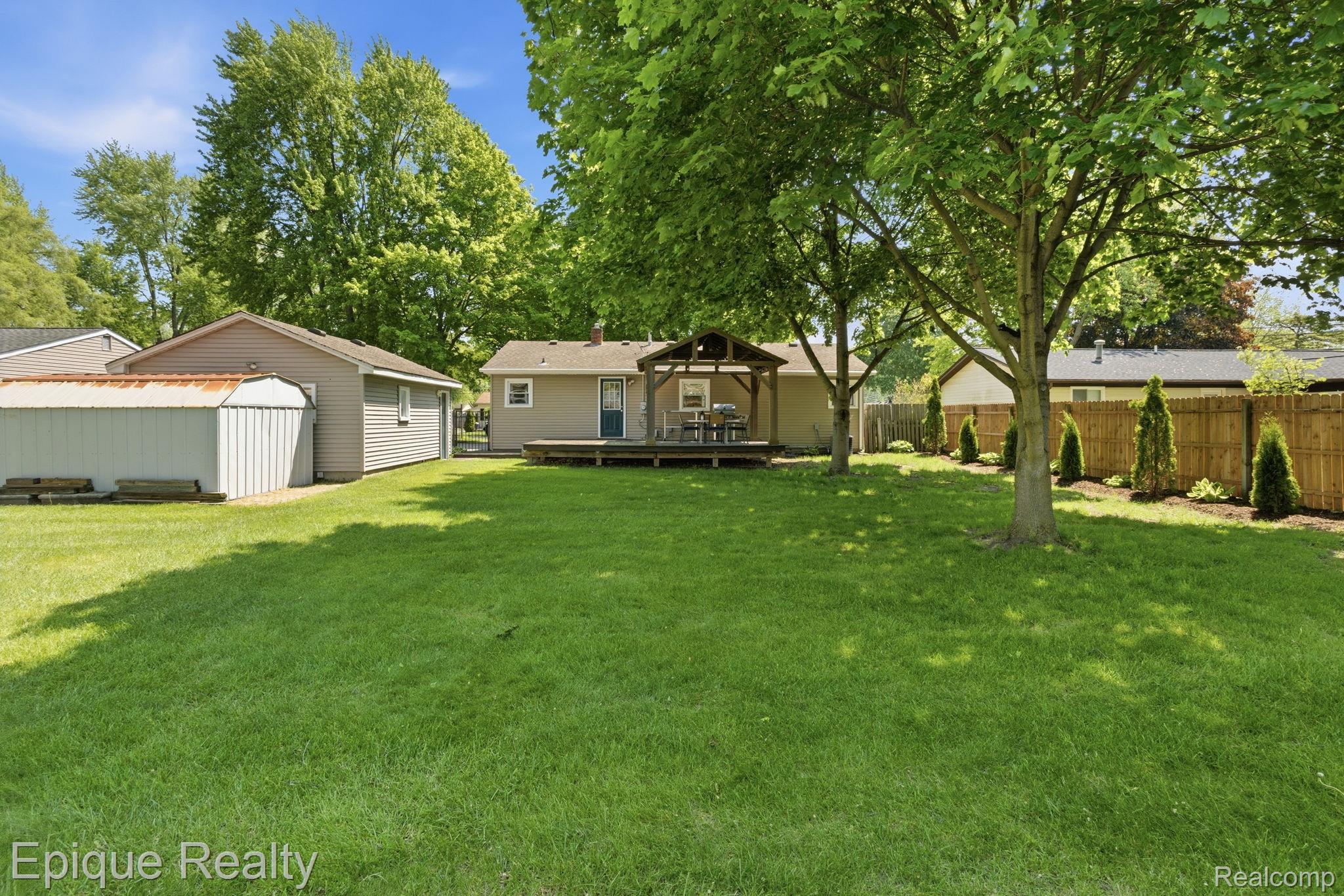 2624 Harrison Avenue Rochester, MI 48307 - Photo 24 of 27 24-web-or-mls-Harrison (6 of 125) Mark Thomas Hubble.jpg
