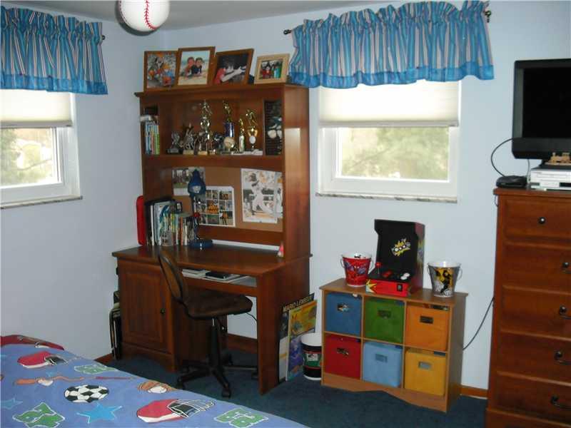 2483 Rose Garden Road Pittsburgh, PA 15220 - Photo 18 of 25 Bedroom. Alternate view of 3rd bedroom.