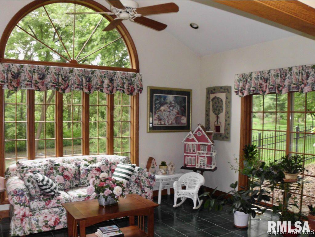 9 Georgetowne Road Sherman, IL 62684 - Photo 6 of 24 Gallery Image 6