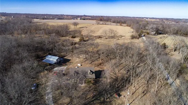 $575,000 | 33108 East Hammond Road, Lone Jack, MO 64070