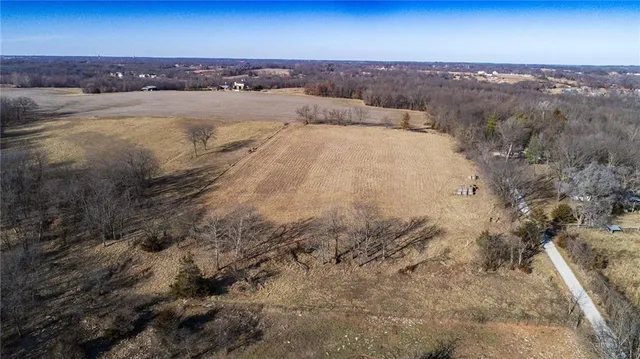 $575,000 | 33108 East Hammond Road, Lone Jack, MO 64070