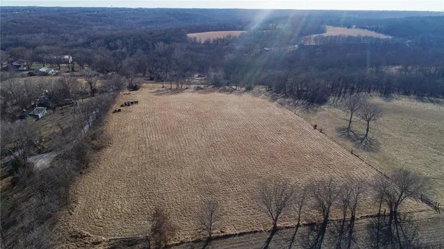 $575,000 | 33108 East Hammond Road, Lone Jack, MO 64070