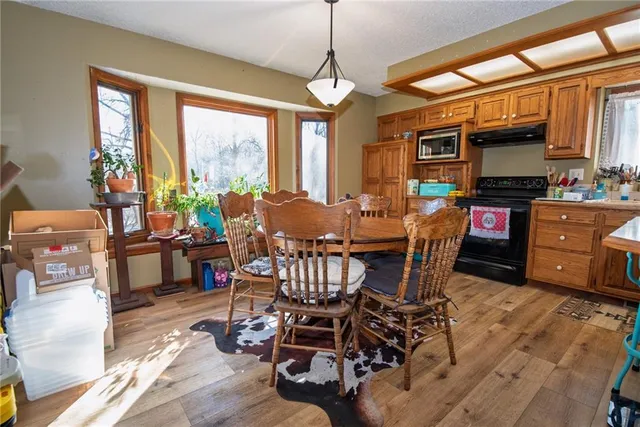 $575,000 | 33108 East Hammond Road, Lone Jack, MO 64070