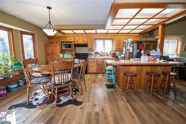 $575,000 | 33108 East Hammond Road, Lone Jack, MO 64070