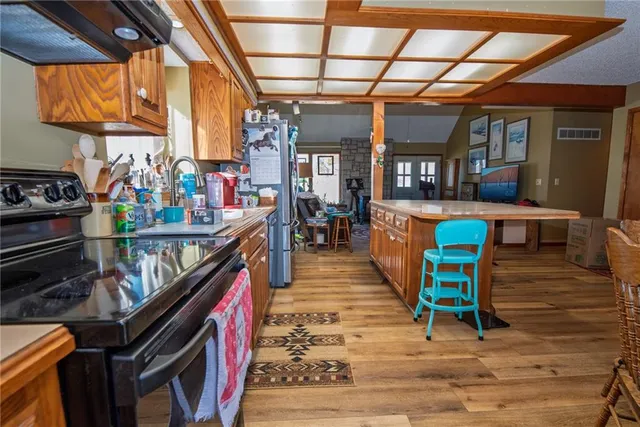 $575,000 | 33108 East Hammond Road, Lone Jack, MO 64070