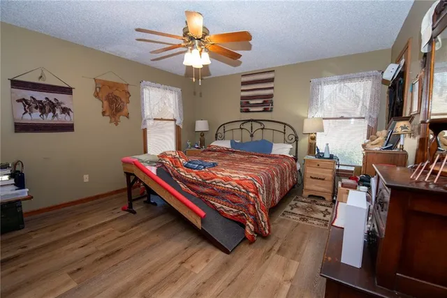 $575,000 | 33108 East Hammond Road, Lone Jack, MO 64070