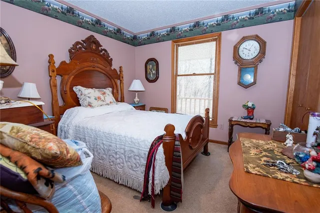 $575,000 | 33108 East Hammond Road, Lone Jack, MO 64070