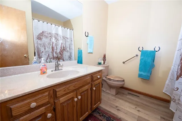 $575,000 | 33108 East Hammond Road, Lone Jack, MO 64070