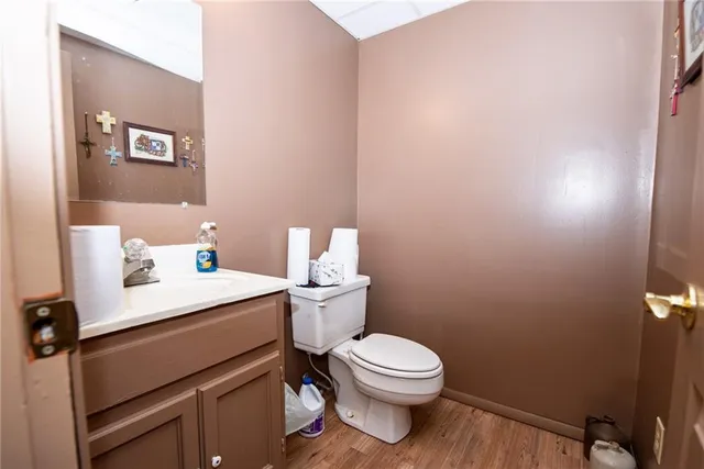 $575,000 | 33108 East Hammond Road, Lone Jack, MO 64070