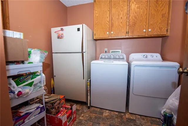 $575,000 | 33108 East Hammond Road, Lone Jack, MO 64070