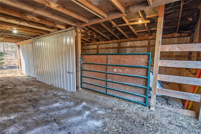 $575,000 | 33108 East Hammond Road, Lone Jack, MO 64070