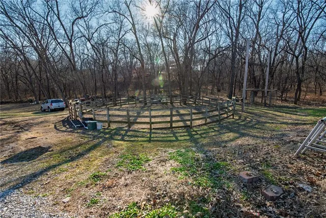 $575,000 | 33108 East Hammond Road, Lone Jack, MO 64070