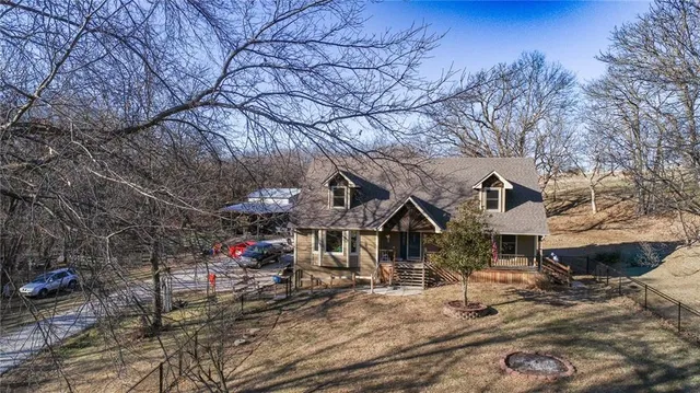 $575,000 | 33108 East Hammond Road, Lone Jack, MO 64070