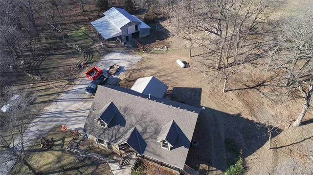 $575,000 | 33108 East Hammond Road, Lone Jack, MO 64070