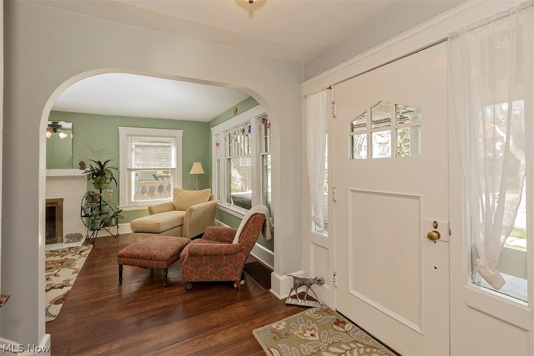 955 Roanoke Road Cleveland Heights, OH 44121 - Photo 4 of 31