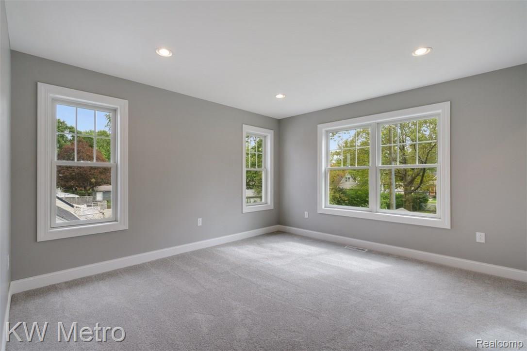 837 Columbia Road Berkley, MI 48072 - Photo 15 of 26 dsc01767-dsc01771 (1).jpg